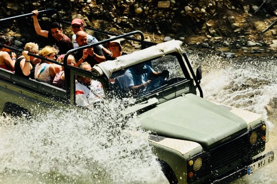 Jeep Safari Tour in Tazi Canyon