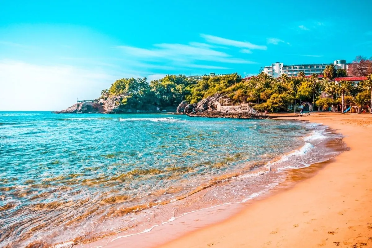 Top 10 beaches in Alanya with views of Cleopatra, Keykubat, and Ulas coasts