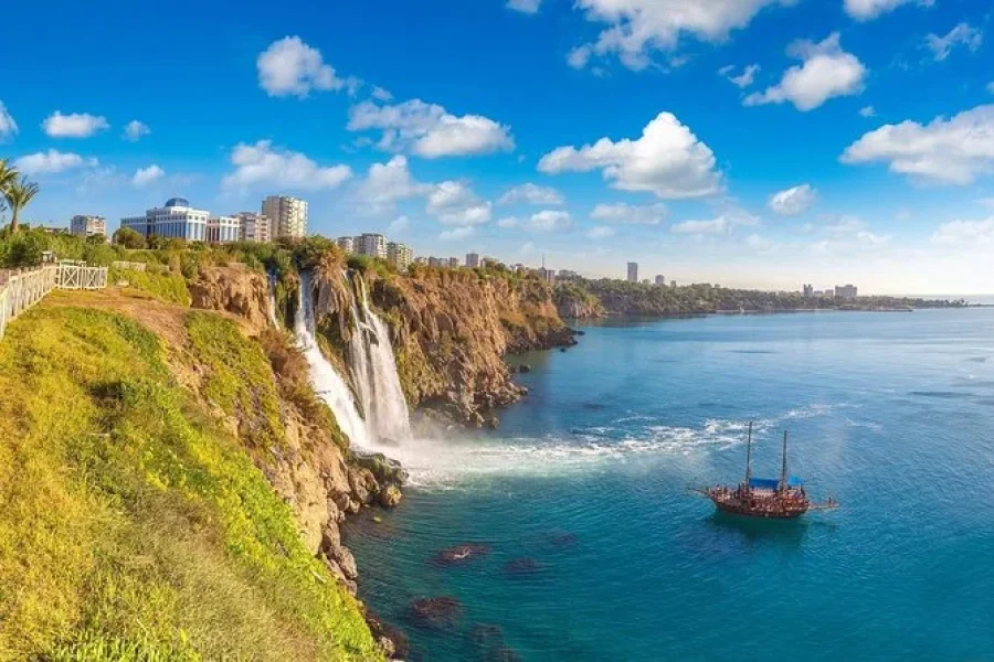 Antalya 2.5 hours boat tour to Grand Waterfall with tourists on board